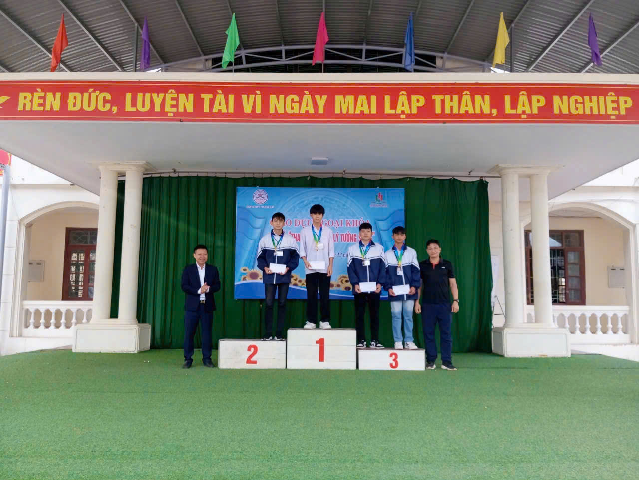 Trường THPT Phương Sơn tổ chức thành công Giải thể thao (GTT) học sinh cấp trường năm học 2024-2025